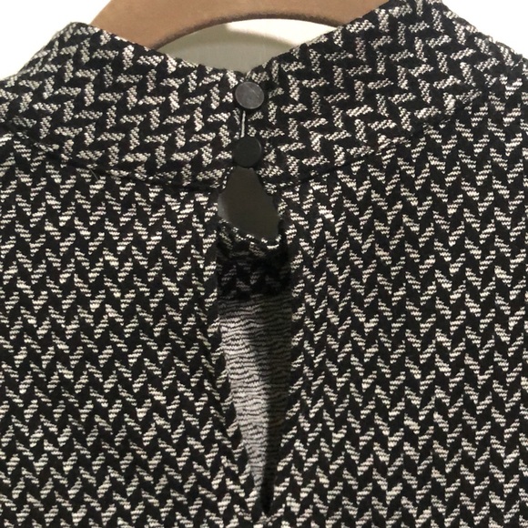 Banana Republic sleeveless top size Small - Picture 3 of 5